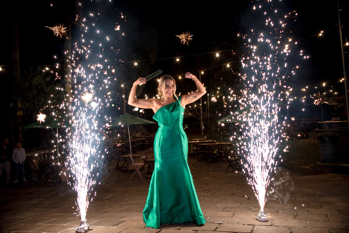 formanda chegando; vestido verde; rocca; formatura; recepção de formatura; fotógrafo de formatura;