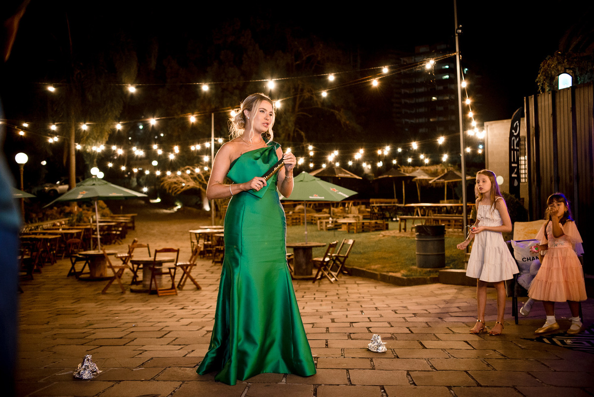 formanda chegando; vestido verde; rocca; formatura; recepção de formatura; fotógrafo de formatura; discurso formanda; 