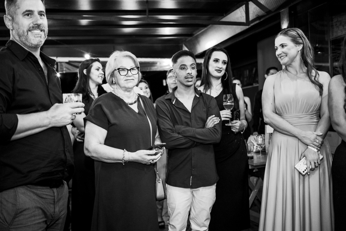 formanda chegando; vestido verde; rocca; formatura; recepção de formatura; fotógrafo de formatura; discurso formanda; mãe formanda; 