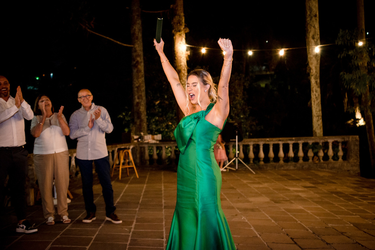 formanda chegando; vestido verde; rocca; formatura; recepção de formatura; fotógrafo de formatura; discurso formanda; celebração