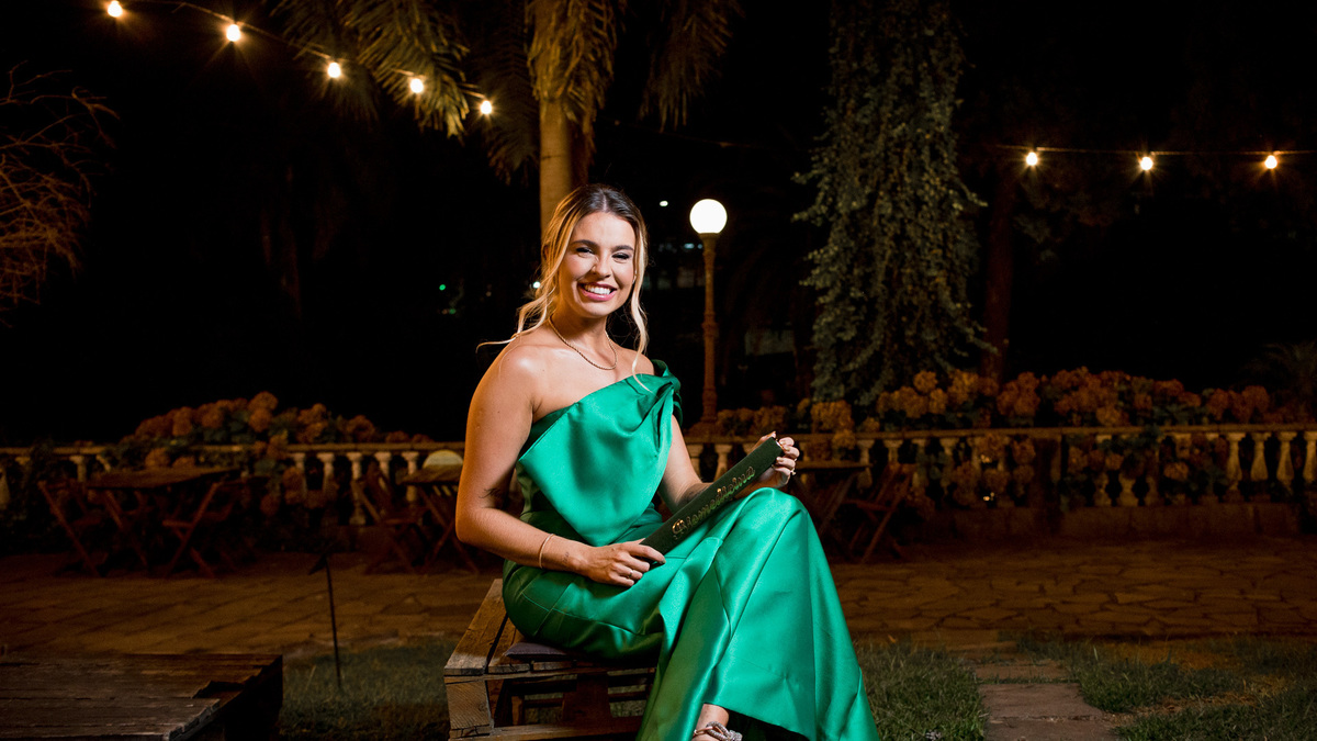 formanda; camila motterle; biomédica; formatura; rocca garden; vestido verde; elegância; charme;