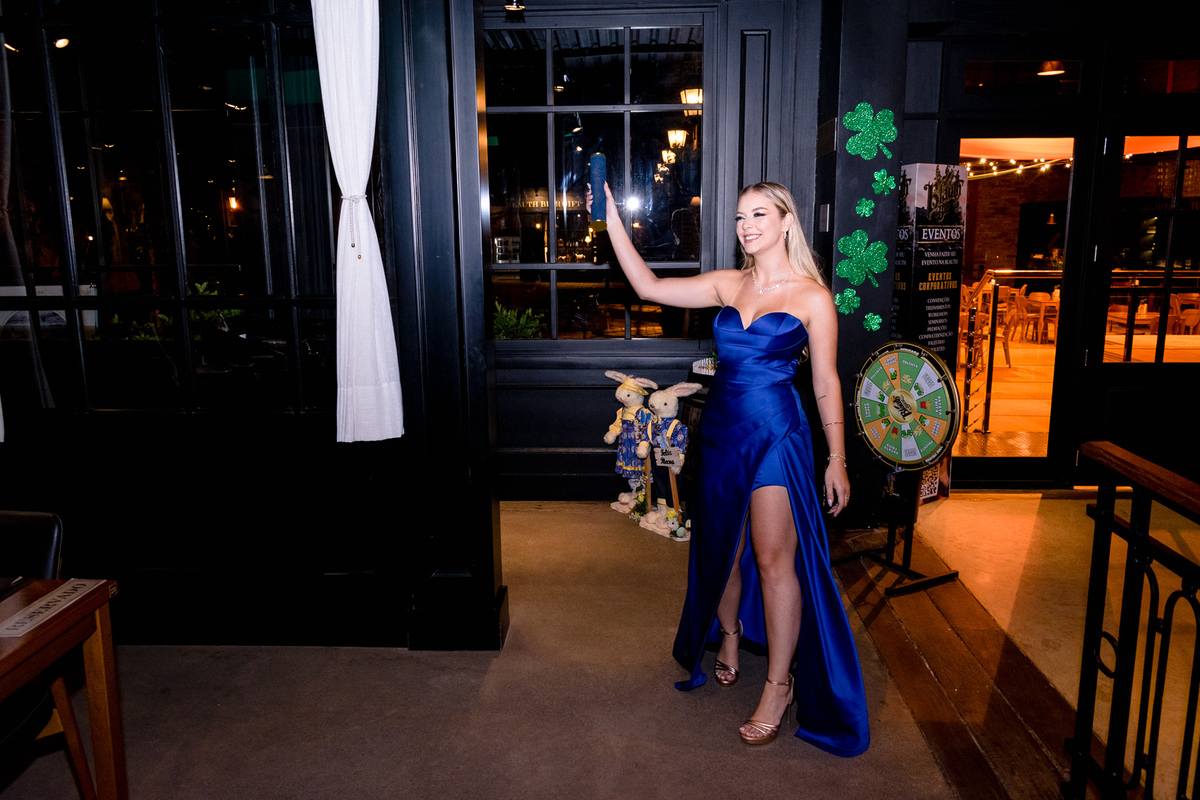 blauth bier; arquitetura; formatura; vestido azul; loira linda; recepção de formatura; fotógrafo de formatura; Farroupilha; 