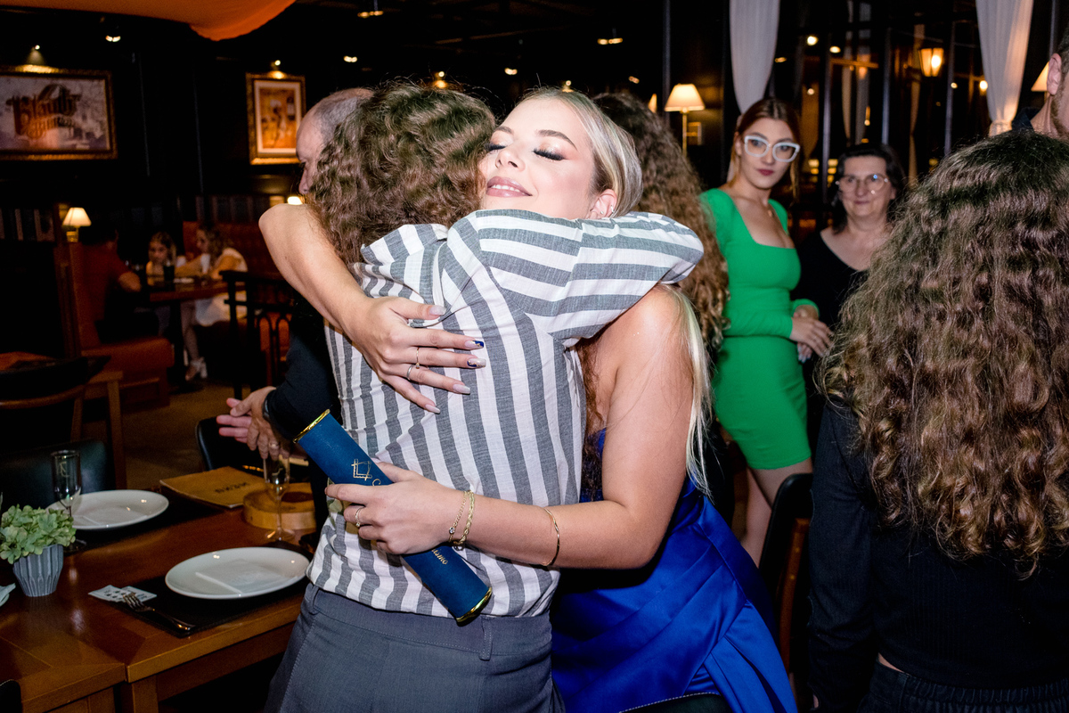 blauth bier; arquitetura; formatura; vestido azul; loira linda; recepção de formatura; fotógrafo de formatura; Farroupilha; 