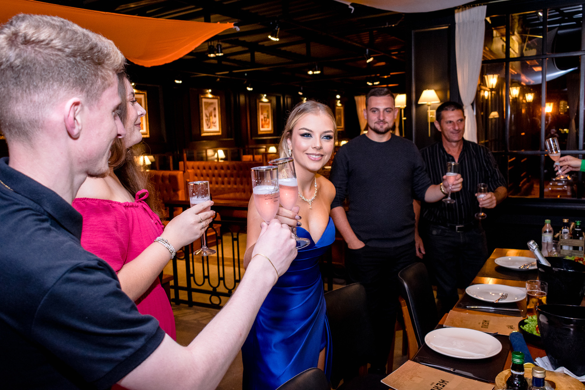 blauth bier; arquitetura; formatura; vestido azul; loira linda; recepção de formatura; fotógrafo de formatura; Farroupilha; 