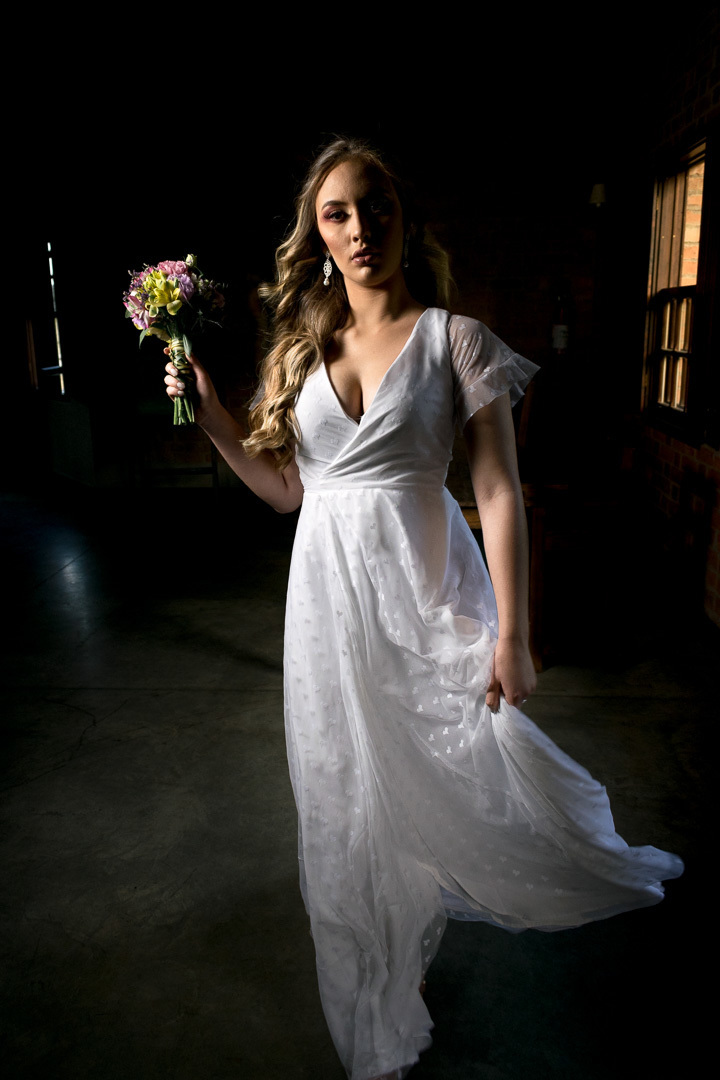 noiva elegante; buque de noiva; casamento; caxias do sul; vinícola; noivas; vestido de noiva; fotógrafo de casamento;