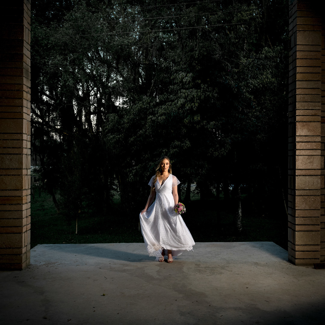 noiva elegante; buque de noiva; casamento; caxias do sul; vinícola; noivas; vestido de noiva; fotógrafo de casamento;