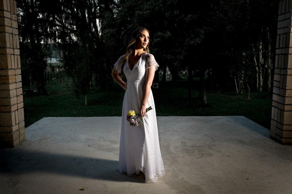 noiva elegante; buque de noiva; casamento; caxias do sul; vinícola; noivas; vestido de noiva; fotógrafo de casamento;