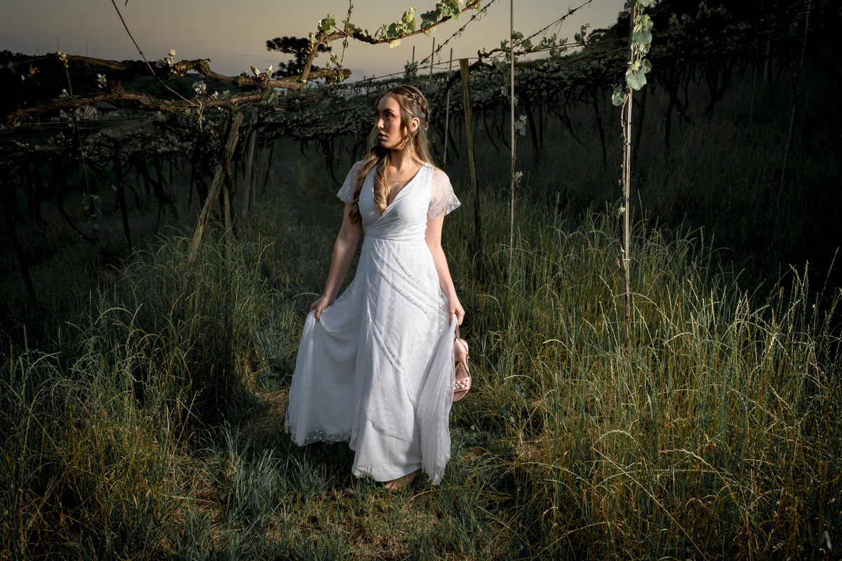 noiva elegante; buque de noiva; casamento; caxias do sul; vinícola; noivas; vestido de noiva; fotógrafo de casamento;
