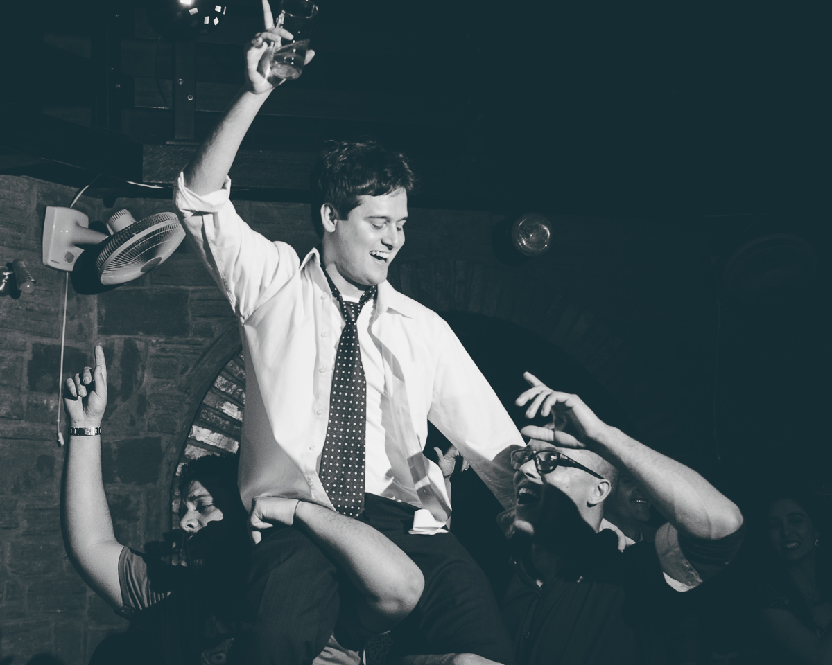 nos braços da galera festa formatura