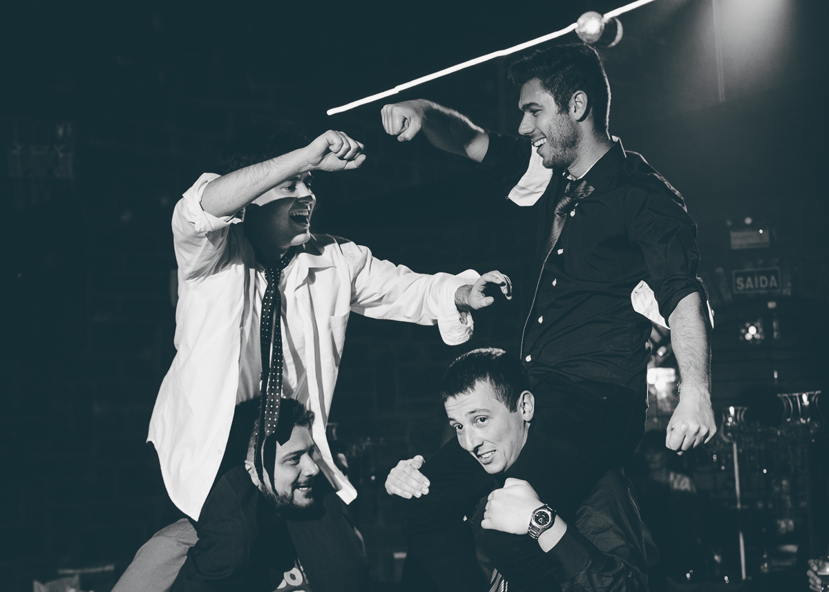 nos braços da galera festa formatura