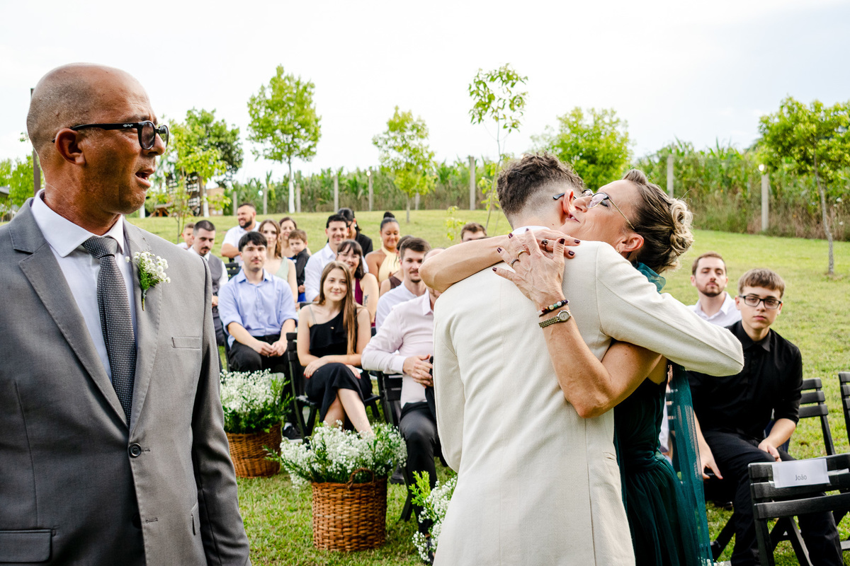 noivo chegando com os pais; casamento; carlos barbosa; 
