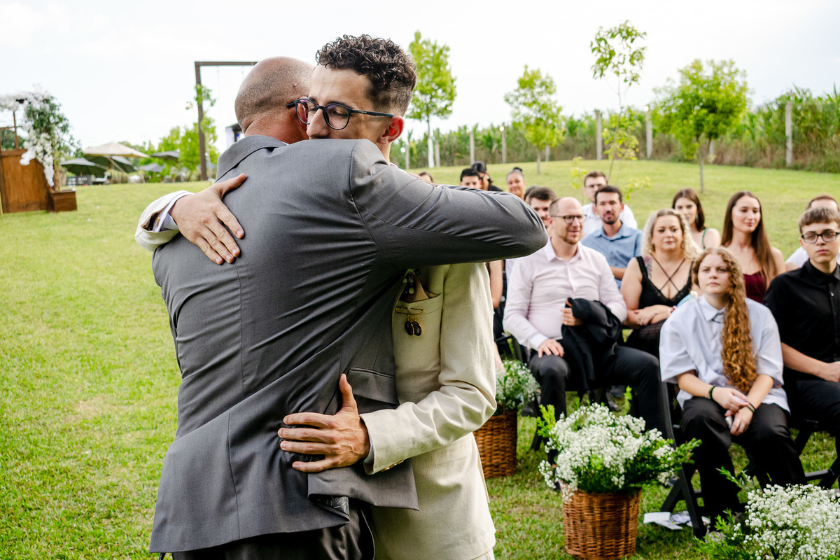 noivo chegando com os pais; casamento; carlos barbosa; 