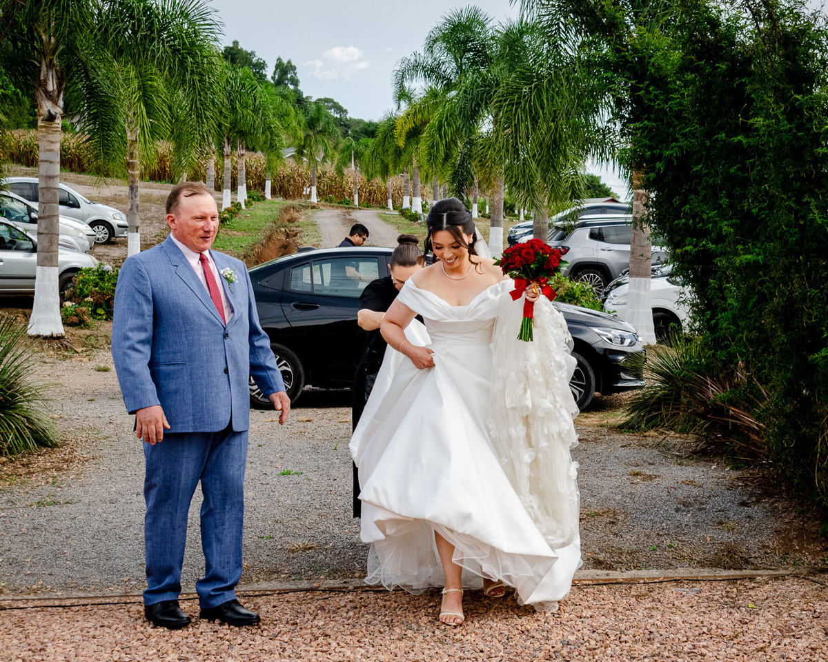 CerimonialistaTatiana Scheibel; noiva com o pai; casamento serra gaúcha; 