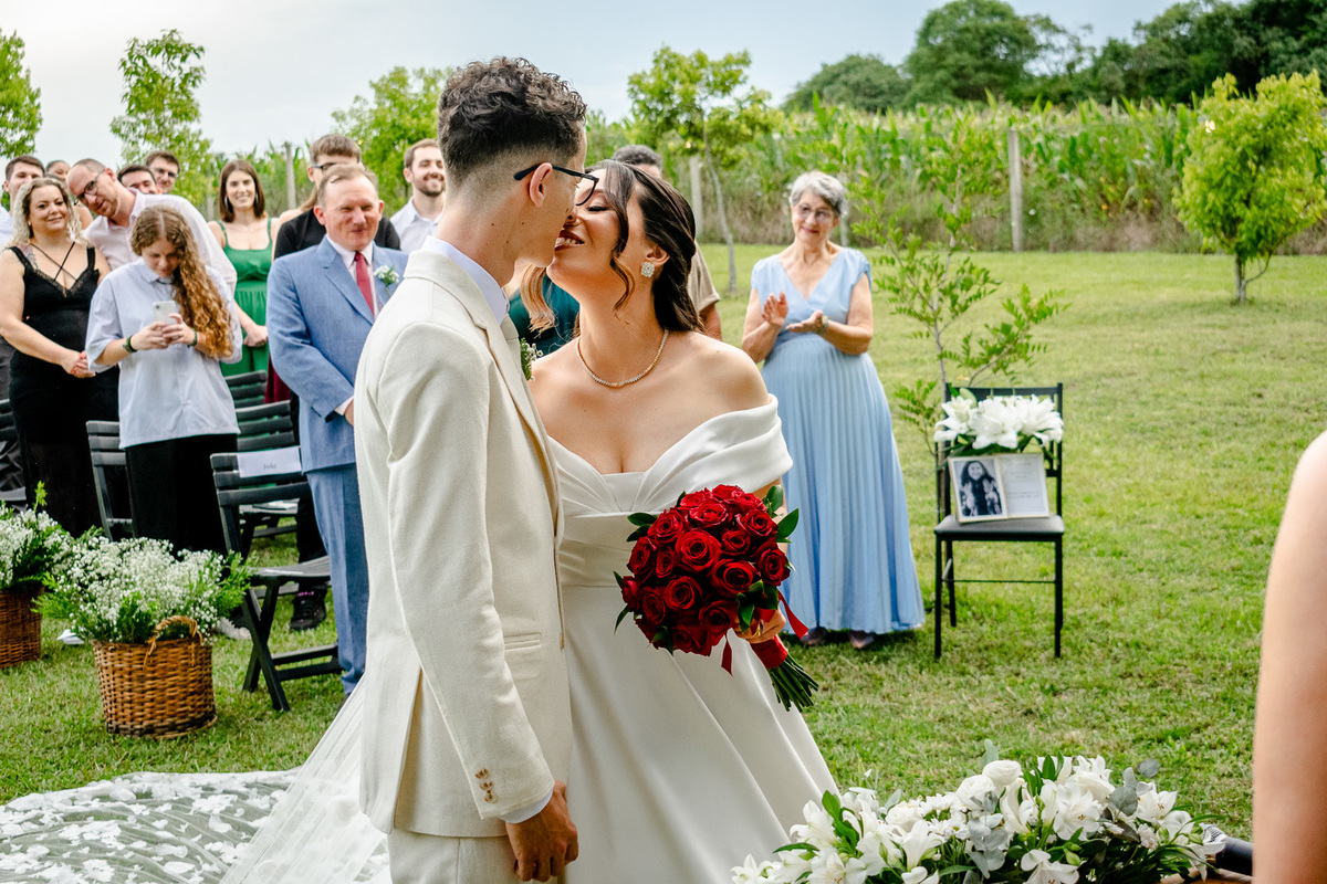 cerimônia de casamento ao ar livre; véu da noiva; 