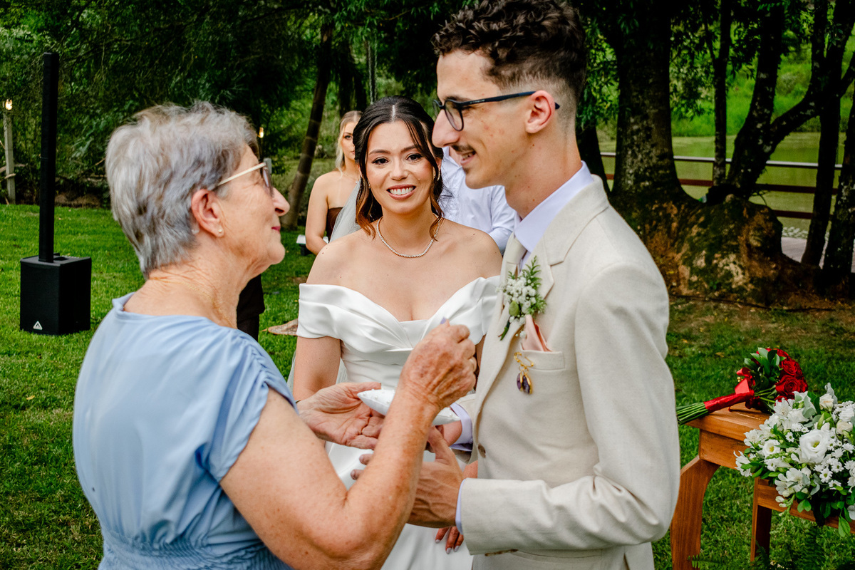 aia, casamento, alianças