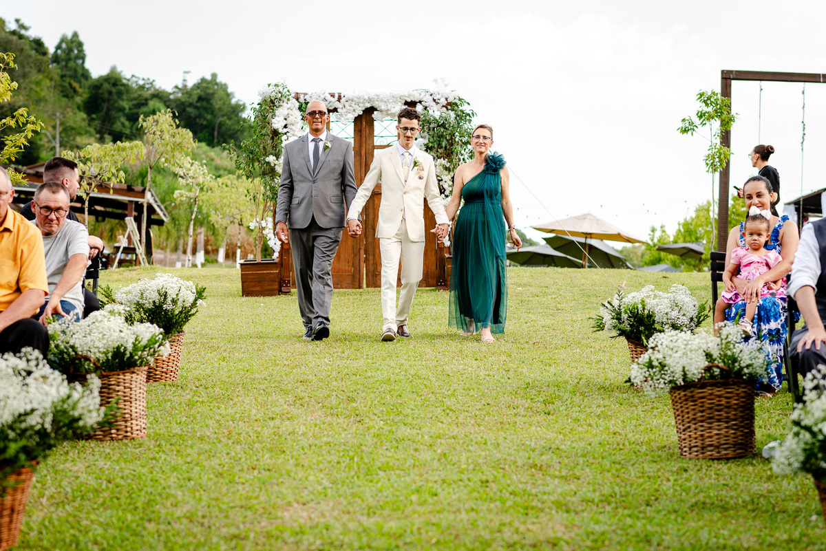 noivo chegando com os pais; casamento; carlos barbosa; 