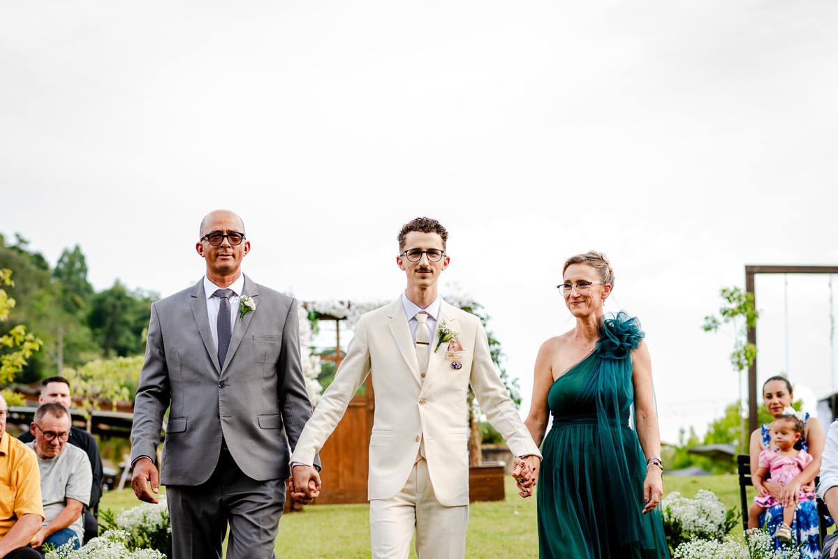 noivo chegando com os pais; casamento; carlos barbosa; 