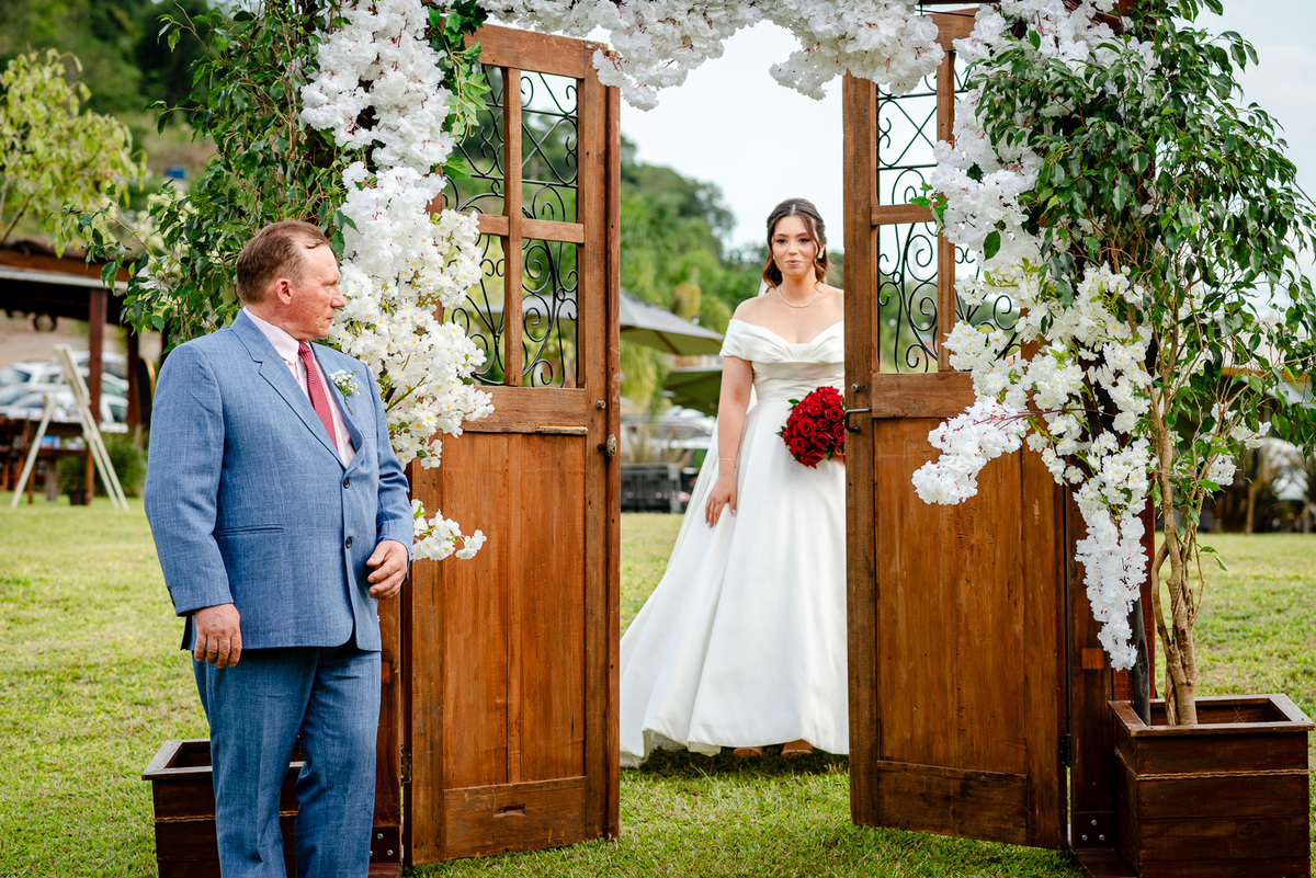 CerimonialistaTatiana Scheibel; noiva com o pai; casamento serra gaúcha; 