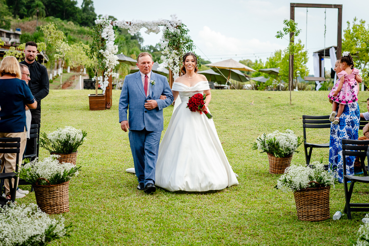 CerimonialistaTatiana Scheibel; noiva com o pai; casamento serra gaúcha; 