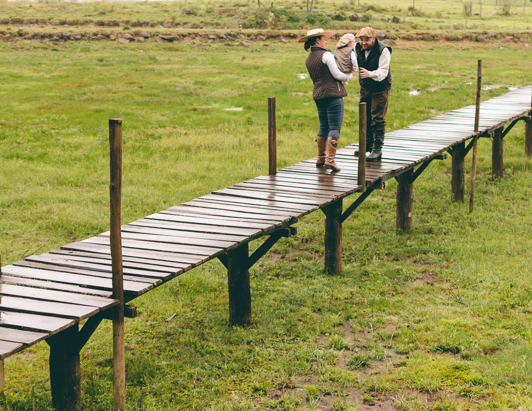 criança no campo família RS ponte