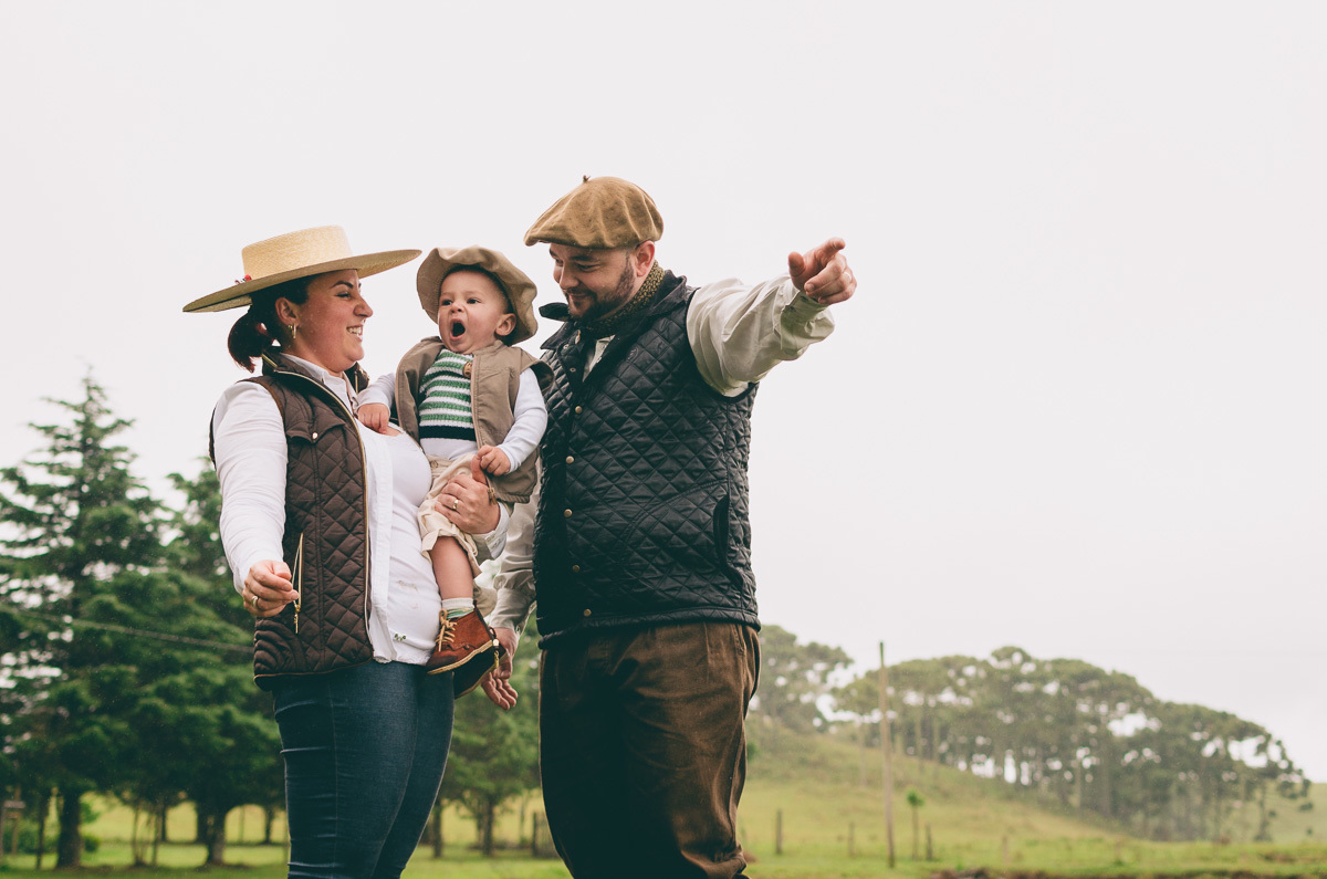 criança no campo família RS ponte