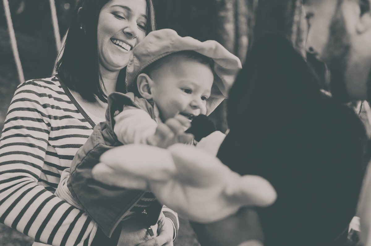 criança sorrindo mickey