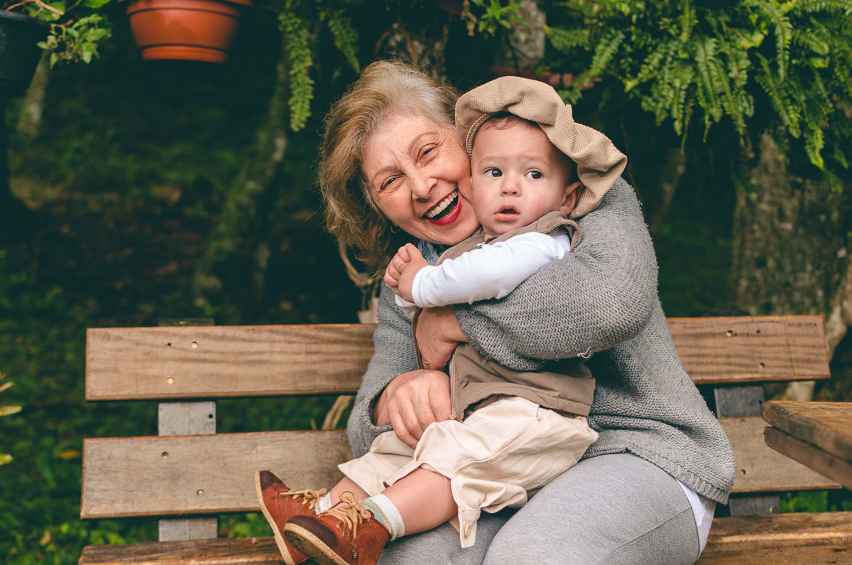 avó e neto campo RS banco