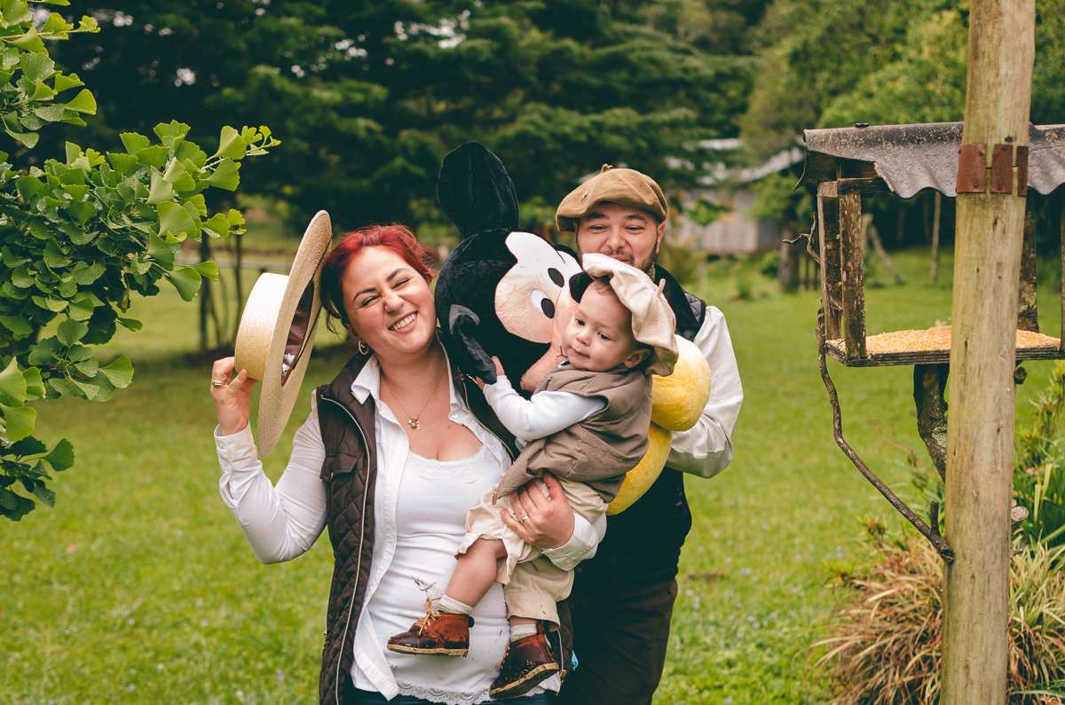 criança sorrindo família mickey