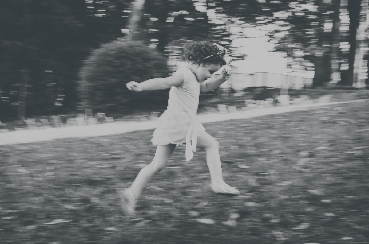 criança correndo panning