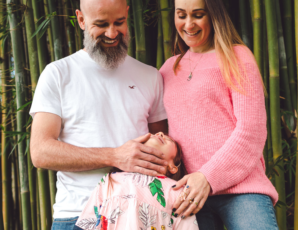 família unida rindo, diego fotografias, caxias do sul, fotógrafo de famílias