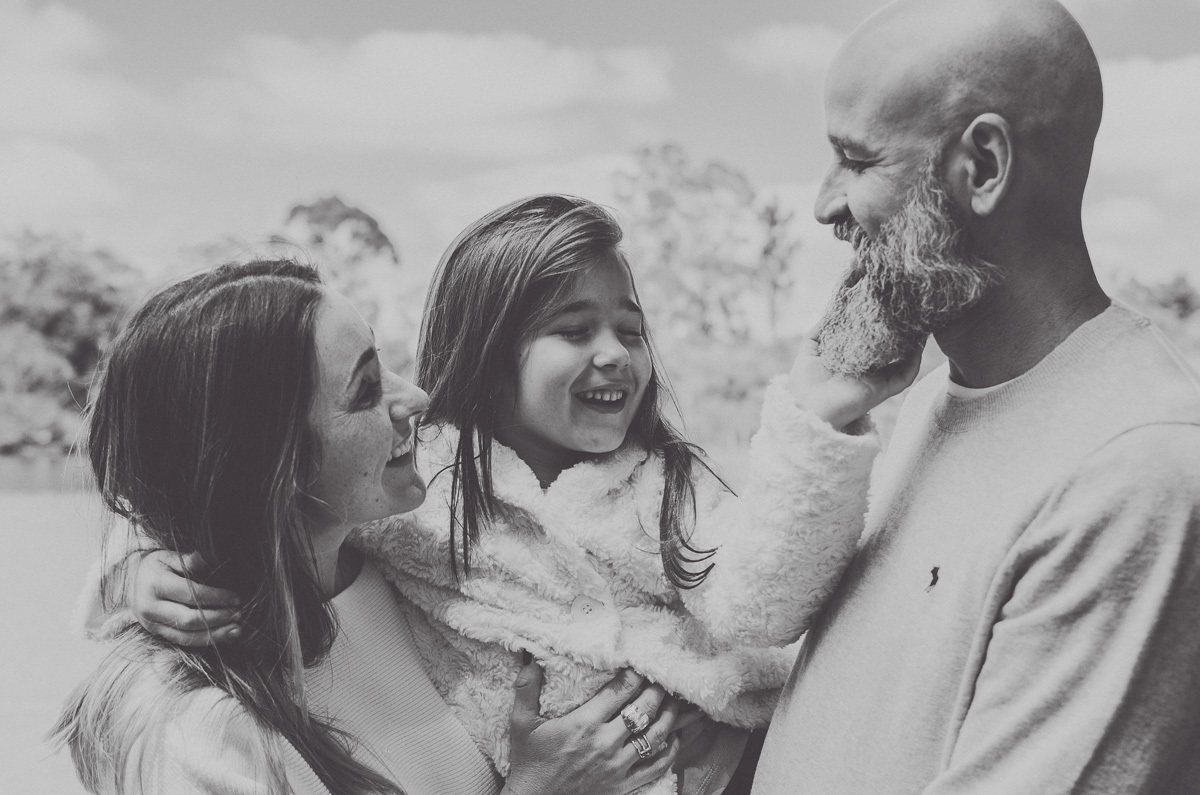 carinho na barba, família se divertindo, caxias do sul, pai barbudo
