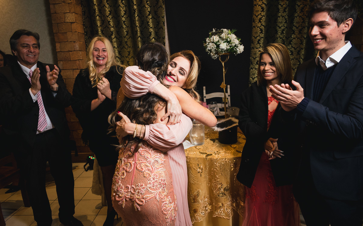 abraço formanda e mãe, festa de formatura, fotógrafo de formatura