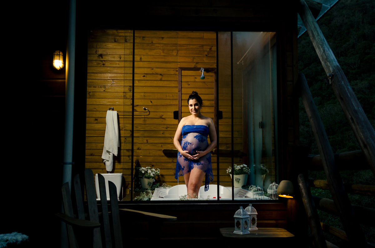 gestante, ensaio gestante, fotos de gestante, vestido azul gestante, cachoeira dos borges, ensaio gestante, cabanas, gestante, trip advisor, decolar, booking, fotógrafo de gestante, jacuzzi gestante, banheira gestante