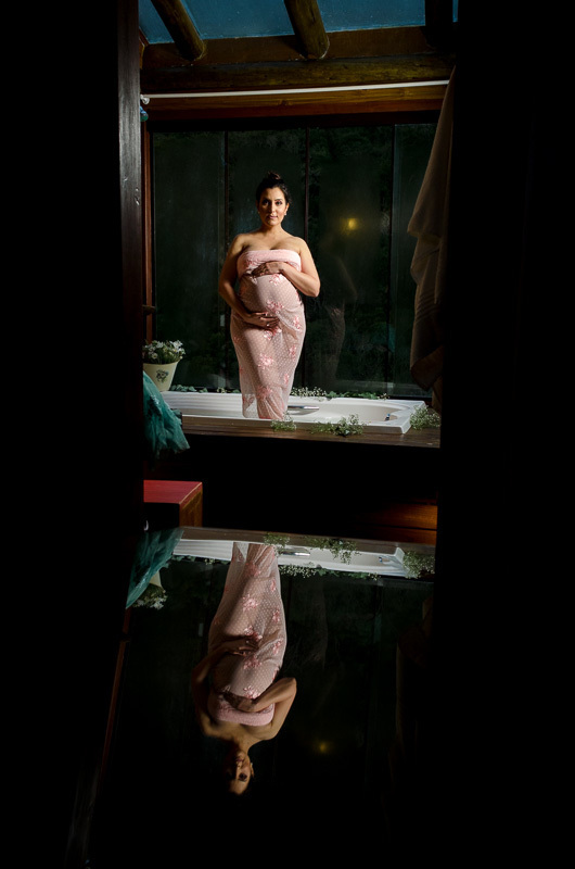 gestante, ensaio gestante, fotos de gestante, vestido azul gestante, cachoeira dos borges, ensaio gestante, cabanas, gestante, trip advisor, decolar, booking, fotógrafo de gestante, jacuzzi gestante, banheira gestante