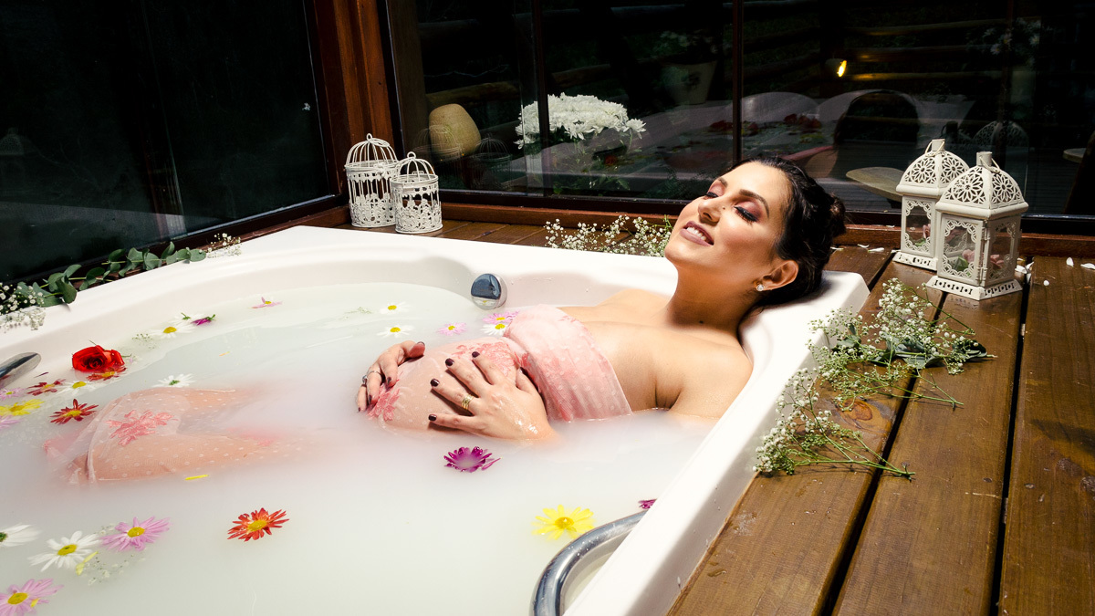 gestante, ensaio gestante, fotos de gestante, vestido azul gestante, cachoeira dos borges, ensaio gestante, cabanas, gestante, trip advisor, decolar, booking, fotógrafo de gestante, jacuzzi gestante, banheira gestante