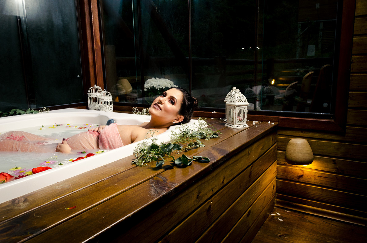 gestante, ensaio gestante, fotos de gestante, vestido azul gestante, cachoeira dos borges, ensaio gestante, cabanas, gestante, trip advisor, decolar, booking, fotógrafo de gestante, jacuzzi gestante, banheira gestante