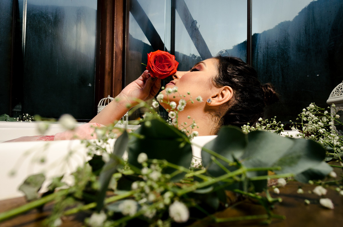 gestante, ensaio gestante, fotos de gestante, vestido azul gestante, cachoeira dos borges, ensaio gestante, cabanas, gestante, trip advisor, decolar, booking, fotógrafo de gestante, jacuzzi gestante, banheira gestante