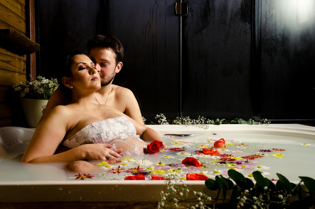 gestante, ensaio gestante, fotos de gestante, vestido azul gestante, cachoeira dos borges, ensaio gestante, cabanas, gestante, trip advisor, decolar, booking, fotógrafo de gestante, jacuzzi gestante, banheira gestante