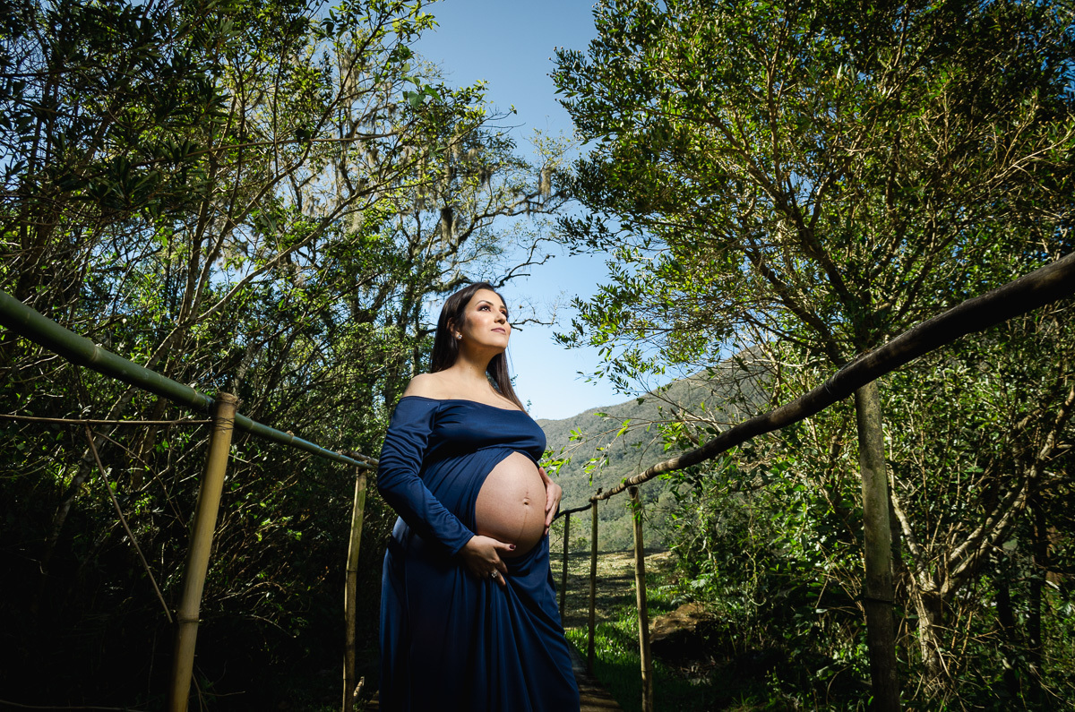 gestante, ensaio gestante, fotos de gestante, vestido azul gestante, cachoeira dos borges, ensaio gestante, cabanas, gestante, trip advisor, decolar, booking, fotógrafo de gestante