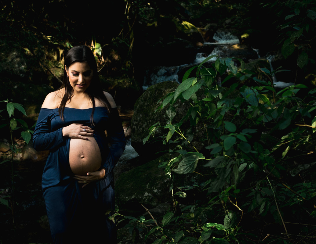 gestante, ensaio gestante, fotos de gestante, vestido azul gestante, cachoeira dos borges, ensaio gestante, cabanas, gestante, trip advisor, decolar, booking, fotógrafo de gestante,