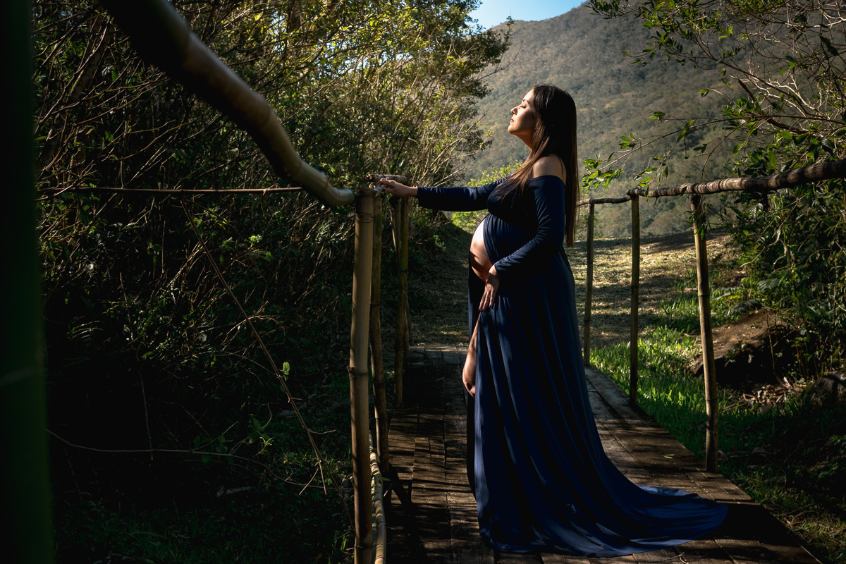gestante, ensaio gestante, fotos de gestante, vestido azul gestante, cachoeira dos borges, ensaio gestante, cabanas, gestante, trip advisor, decolar, booking, fotógrafo de gestante,