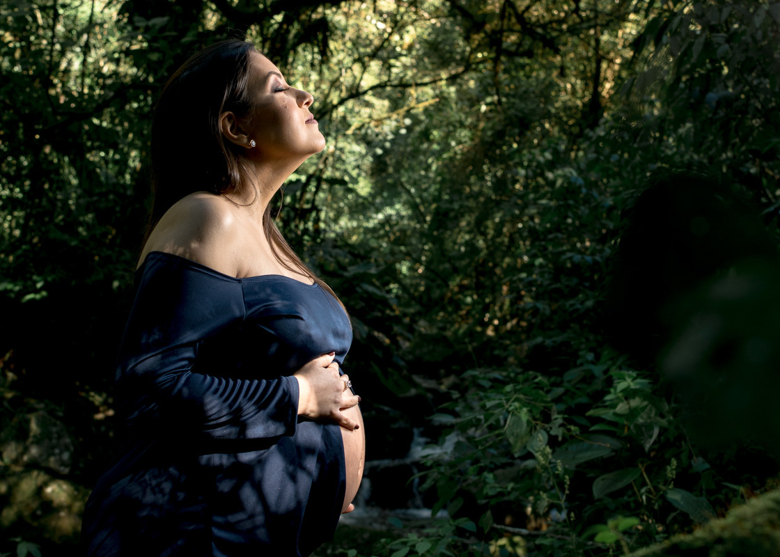 gestante, ensaio gestante, fotos de gestante, vestido azul gestante, cachoeira dos borges, ensaio gestante, cabanas, gestante, trip advisor, decolar, booking, fotógrafo de gestante,