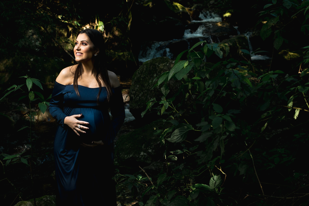 gestante, ensaio gestante, fotos de gestante, vestido azul gestante, cachoeira dos borges, ensaio gestante, cabanas, gestante, trip advisor, decolar, booking, fotógrafo de gestante,