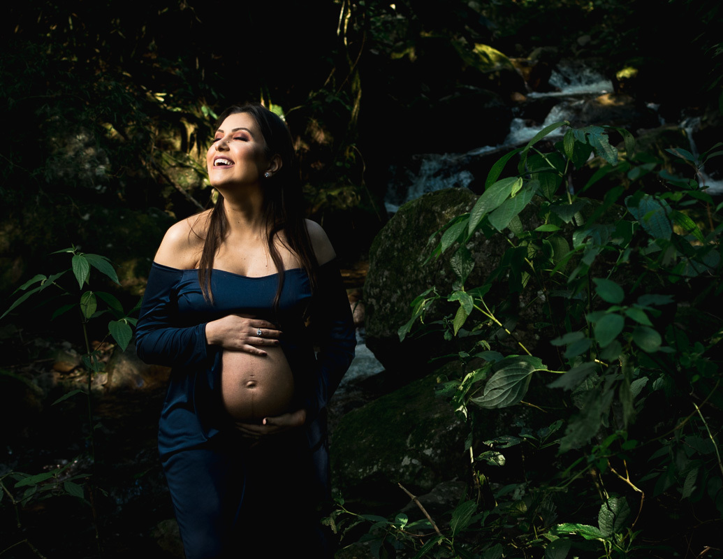 gestante, ensaio gestante, fotos de gestante, vestido azul gestante, cachoeira dos borges, ensaio gestante, cabanas, gestante, trip advisor, decolar, booking, fotógrafo de gestante,