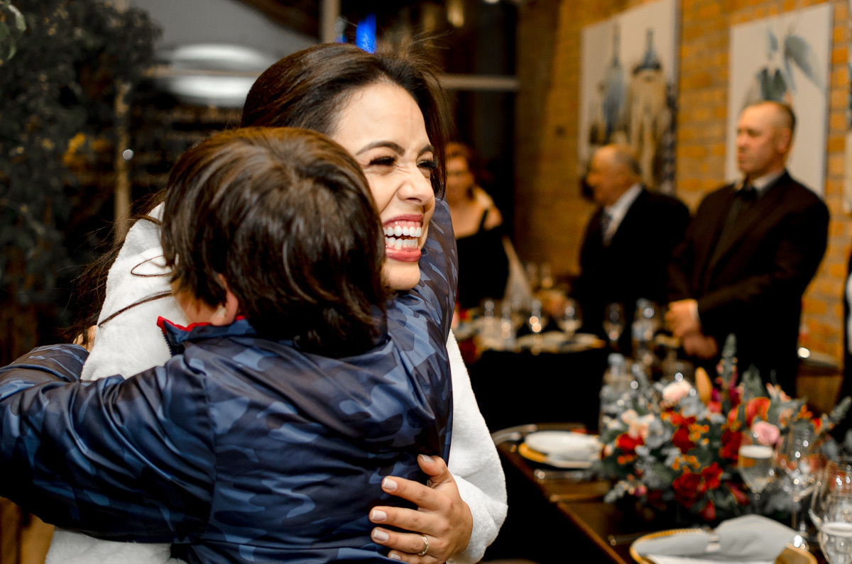 janta de formatura, medicina,  blue tree towers caxias do sul, espontâneo, fotógrafo de formatura, formatura, abraço