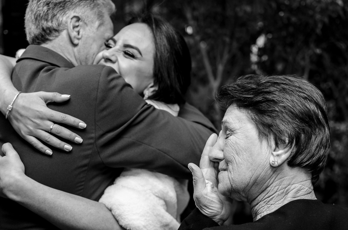 janta de formatura, medicina,  blue tree towers caxias do sul, espontâneo, fotógrafo de formatura, formatura, abraço, momento