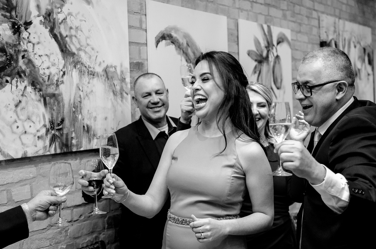 janta de formatura, medicina,  blue tree towers caxias do sul, espontâneo, fotógrafo de formatura, formatura, abraço, momento, brinde