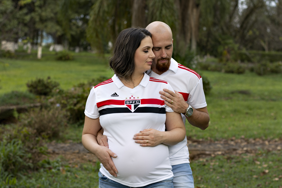 Ensaio lindo da gestante Fabi realizado em Ponta Grossa/PR clicks Karol Monarini - Estudio Olhos da Alma Fotografia