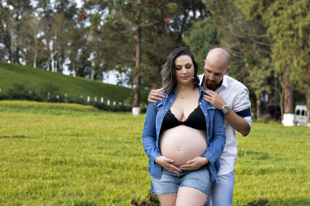 Ensaio lindo da gestante Fabi realizado em Ponta Grossa/PR clicks Karol Monarini - Estudio Olhos da Alma Fotografia