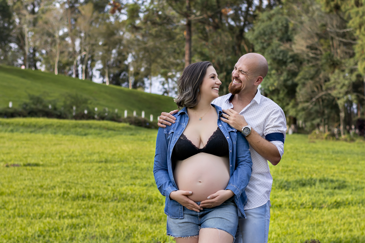 Ensaio lindo da gestante Fabi realizado em Ponta Grossa/PR clicks Karol Monarini - Estudio Olhos da Alma Fotografia